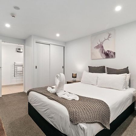 Lakeside Living - Modern 2-Bedroom Apartment ควีนส์ทาวน์ ภายนอก รูปภาพ