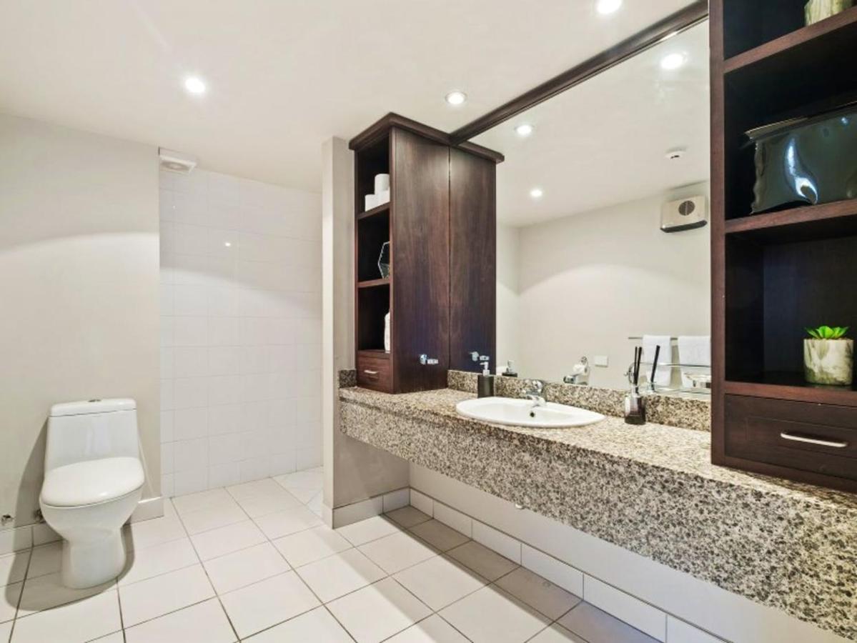 Lakeside Living - Modern 2-Bedroom Apartment ควีนส์ทาวน์ ภายนอก รูปภาพ