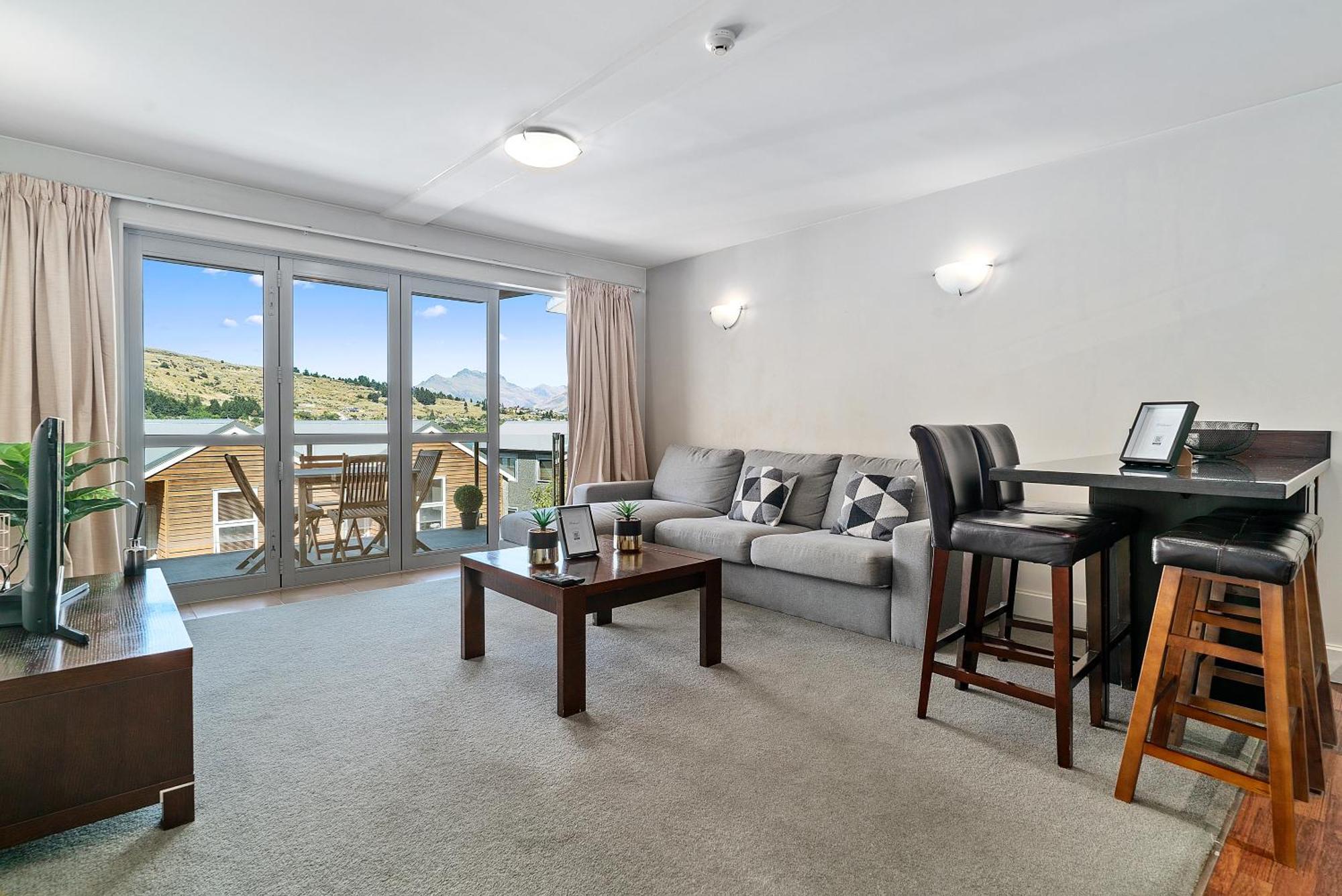Lakeside Living - Modern 2-Bedroom Apartment ควีนส์ทาวน์ ภายนอก รูปภาพ
