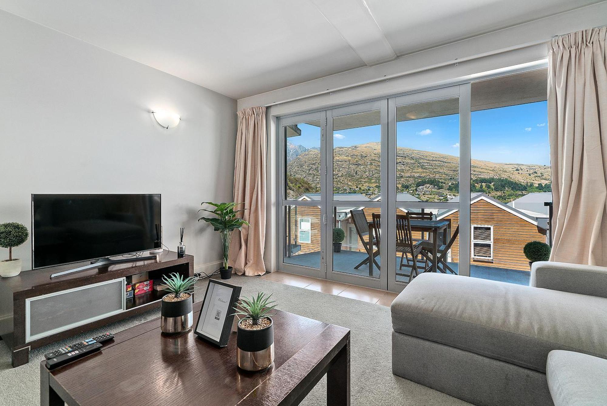 Lakeside Living - Modern 2-Bedroom Apartment ควีนส์ทาวน์ ภายนอก รูปภาพ
